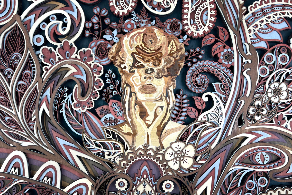 Close-up of the real wood veneer face in Goddess Chloris
